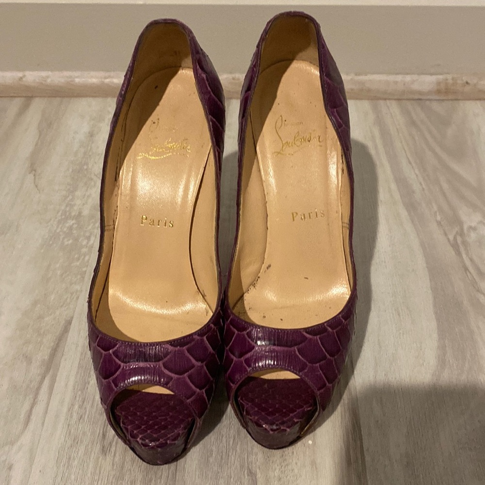 Christian Louboutin pump